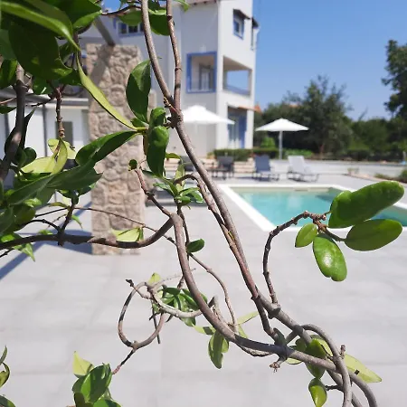 Juliet Villa *
